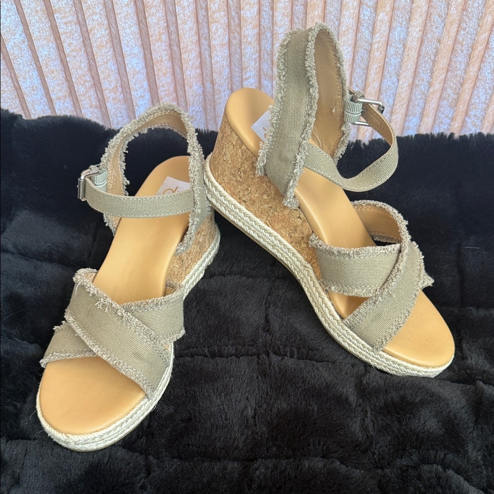 Dv Stylish Women's Sandals in Taupe